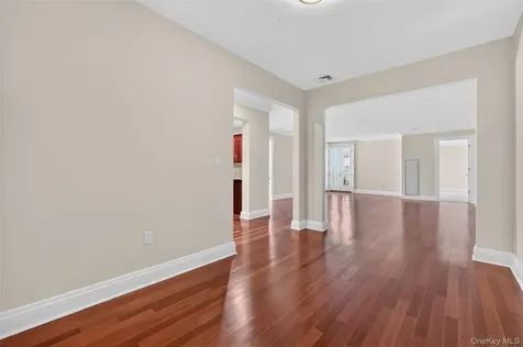 319 Trump Park Shrub Oak NY 10588