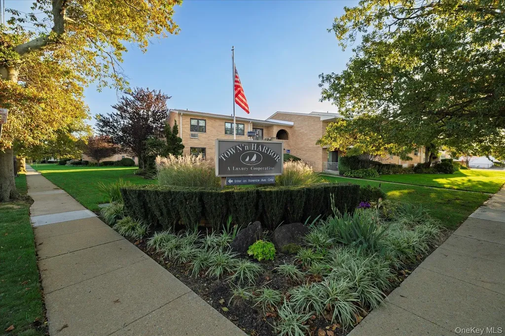 210 Westend Avenue Freeport NY 11520