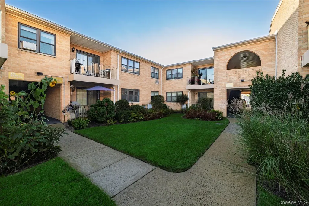 210 Westend Avenue Freeport NY 11520