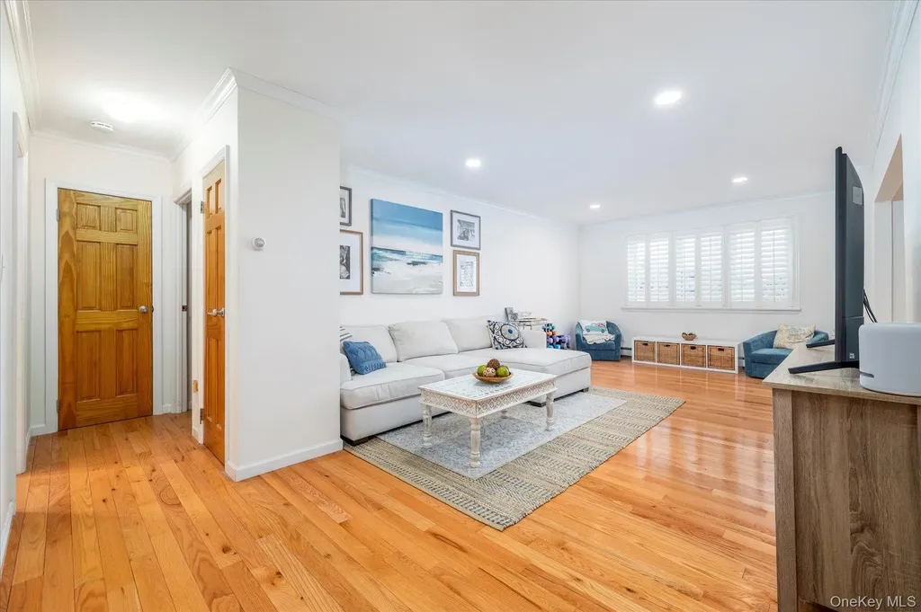 210 Westend Avenue Freeport NY 11520