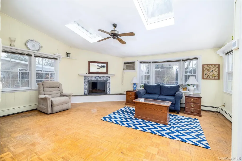 28 Saint Thomas Place Malverne NY 11565