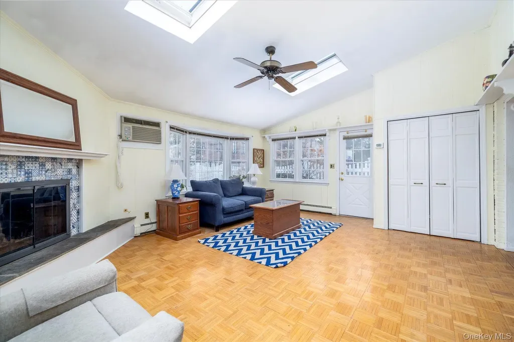 28 Saint Thomas Place Malverne NY 11565