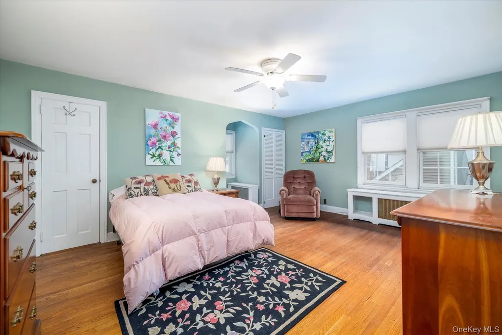 28 Saint Thomas Place Malverne NY 11565