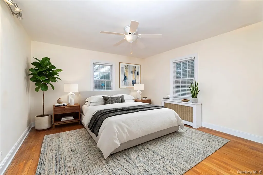 28 Saint Thomas Place Malverne NY 11565