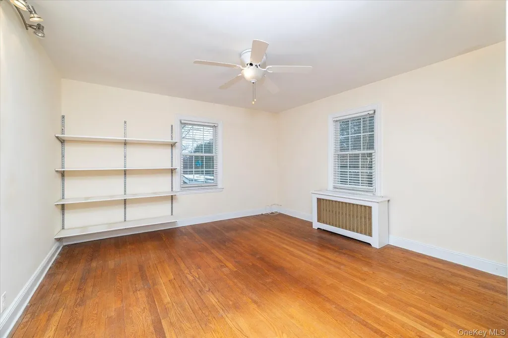 28 Saint Thomas Place Malverne NY 11565