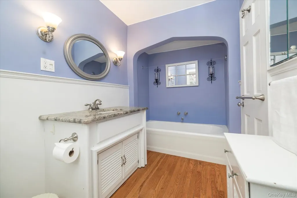 28 Saint Thomas Place Malverne NY 11565