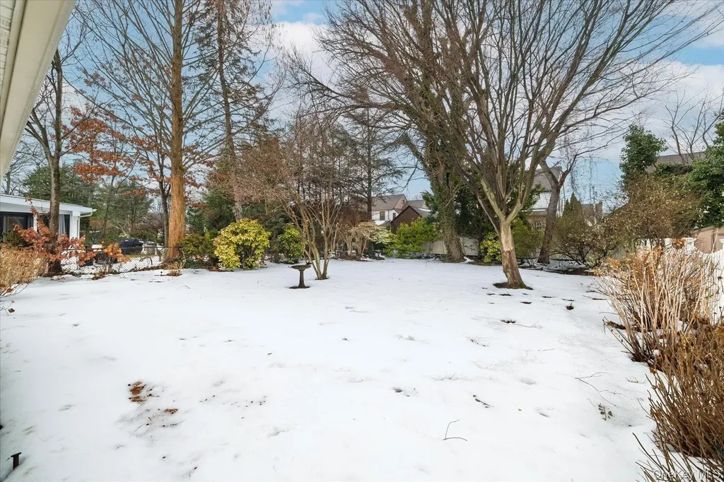 28 Saint Thomas Place Malverne NY 11565