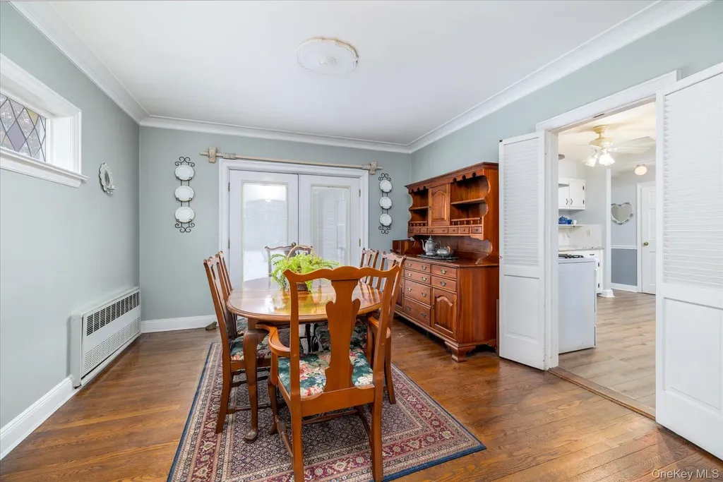 28 Saint Thomas Place Malverne NY 11565