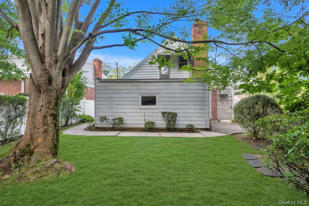 67 Maple Drive New Hyde Park NY 11040