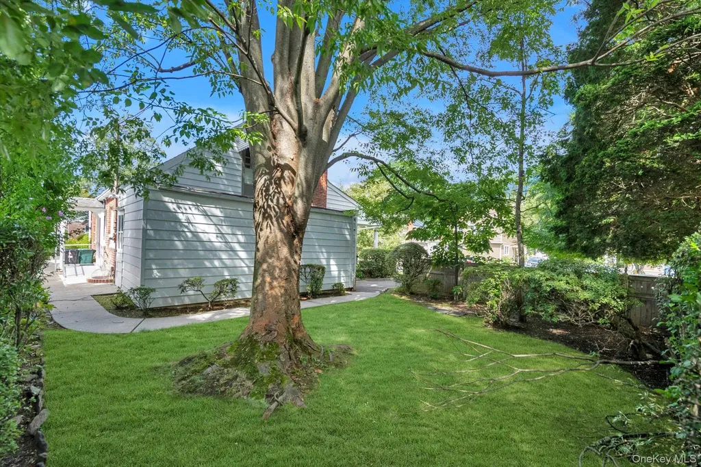 67 Maple Drive New Hyde Park NY 11040