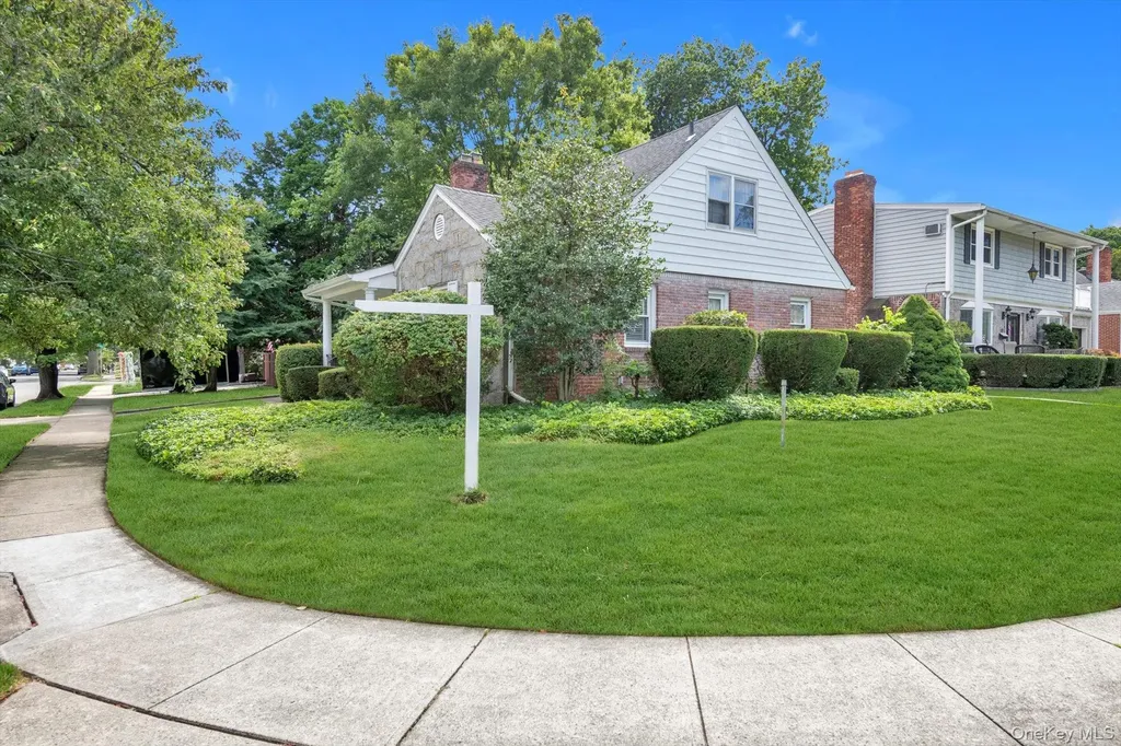 67 Maple Drive New Hyde Park NY 11040
