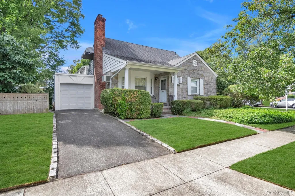 67 Maple Drive New Hyde Park NY 11040