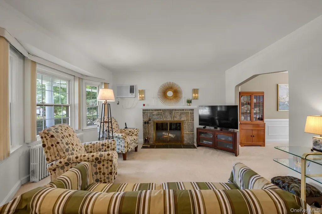 67 Maple Drive New Hyde Park NY 11040