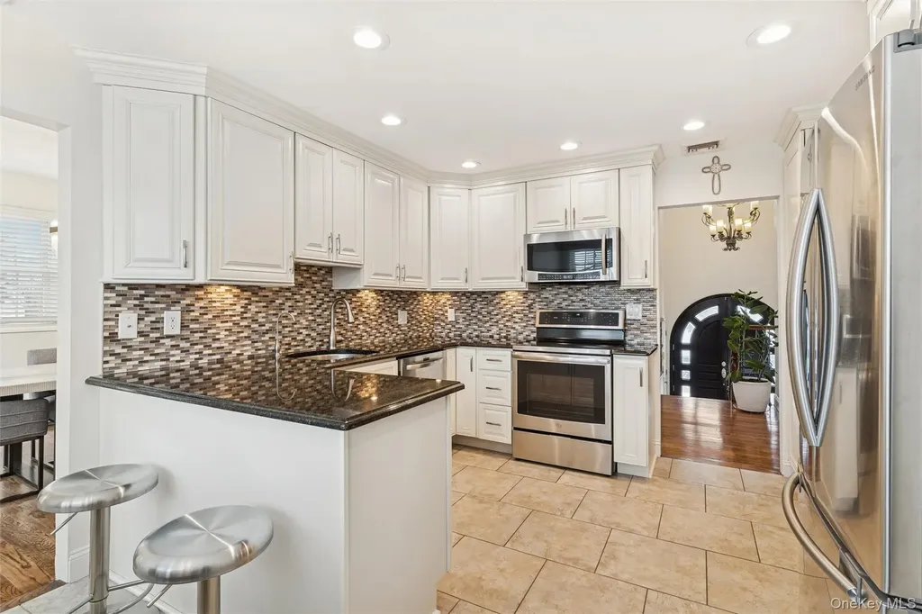 1827 Glenn Lane Merrick NY 11566