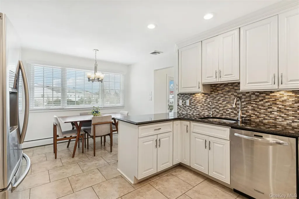 1827 Glenn Lane Merrick NY 11566