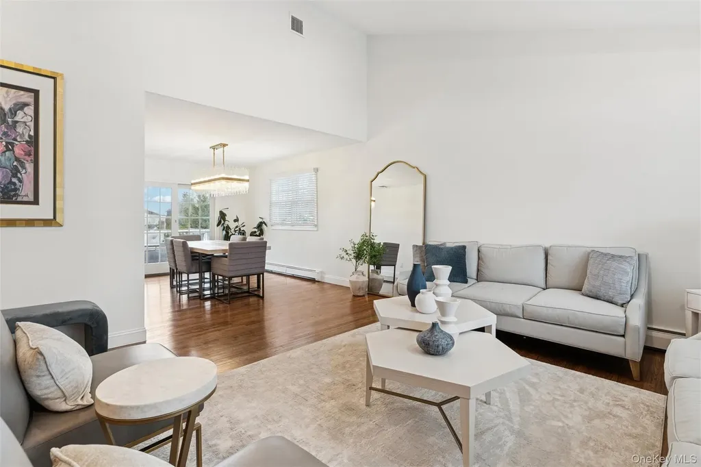 1827 Glenn Lane Merrick NY 11566
