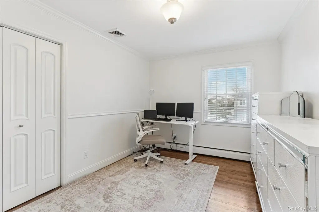 1827 Glenn Lane Merrick NY 11566