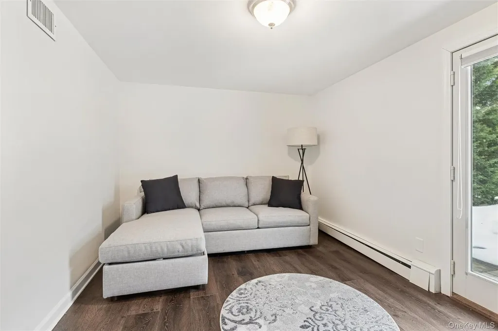 1827 Glenn Lane Merrick NY 11566