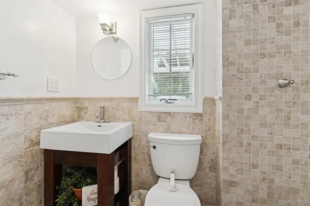 1827 Glenn Lane Merrick NY 11566