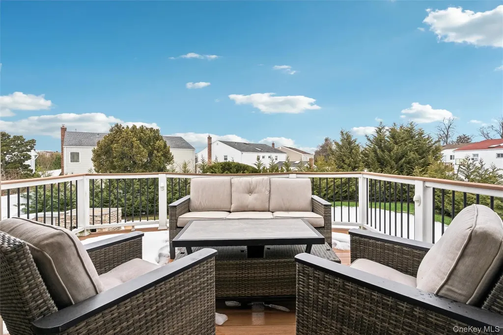 1827 Glenn Lane Merrick NY 11566