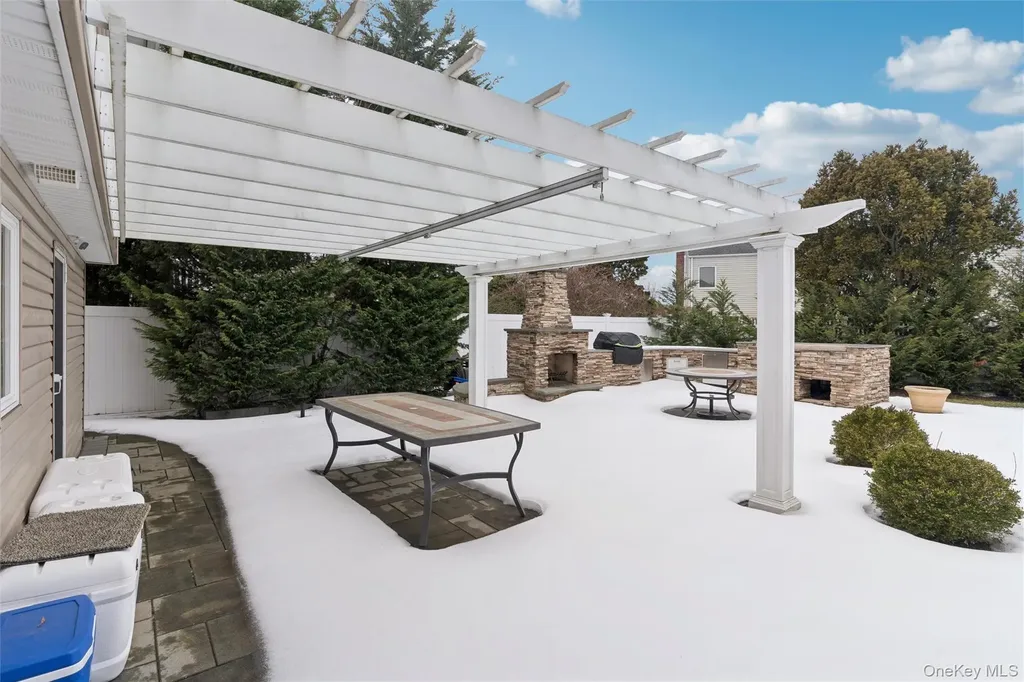 1827 Glenn Lane Merrick NY 11566