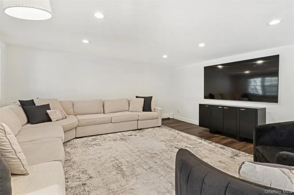 1827 Glenn Lane Merrick NY 11566