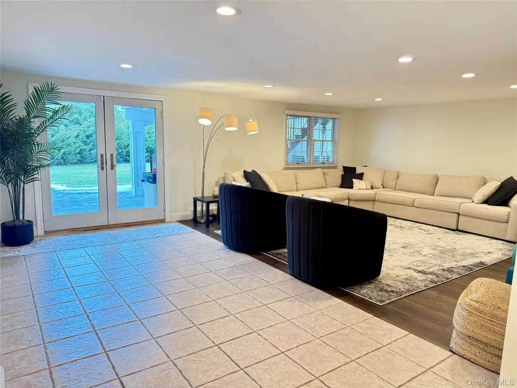 1827 Glenn Lane Merrick NY 11566