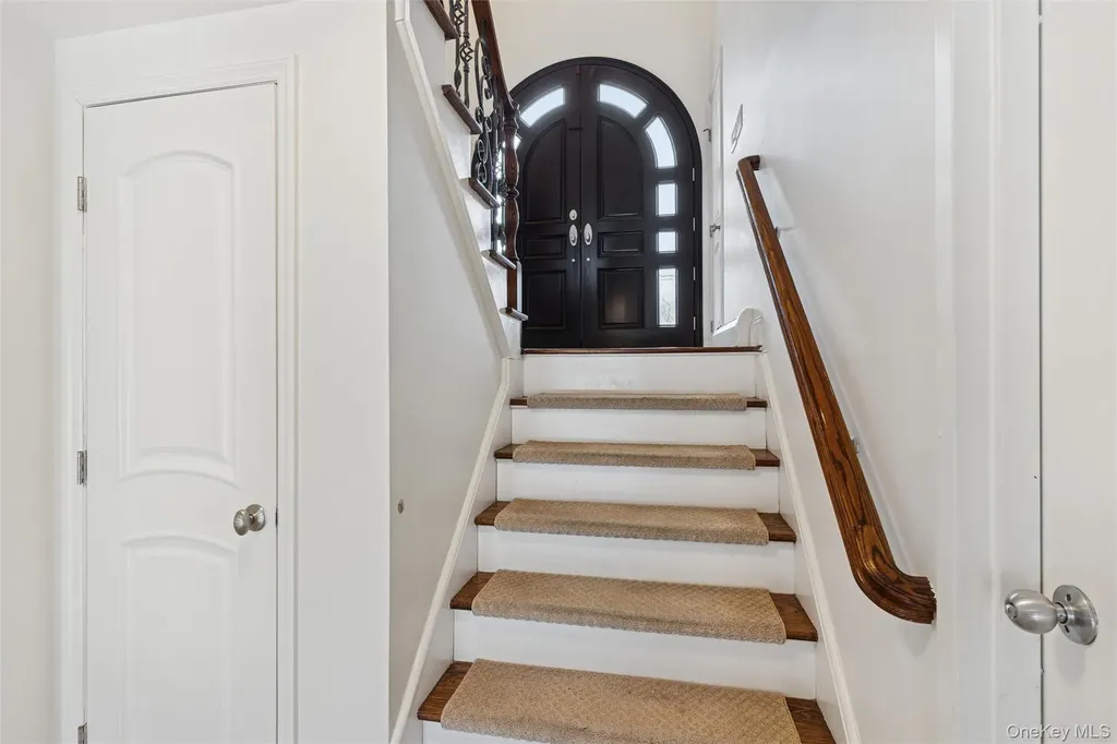 1827 Glenn Lane Merrick NY 11566