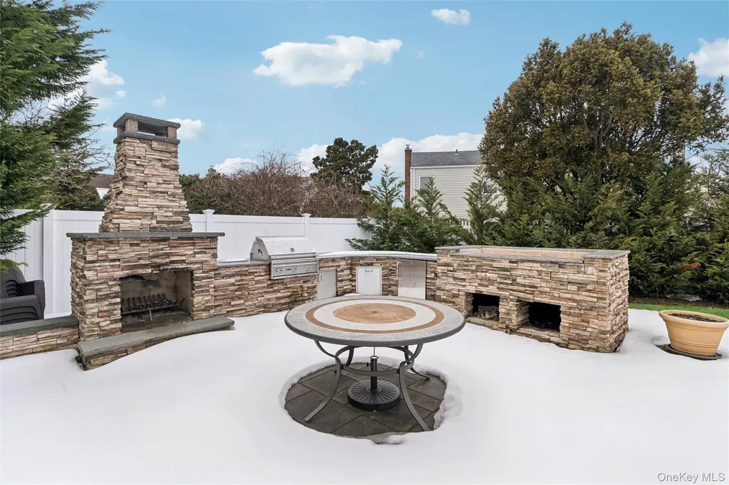 1827 Glenn Lane Merrick NY 11566