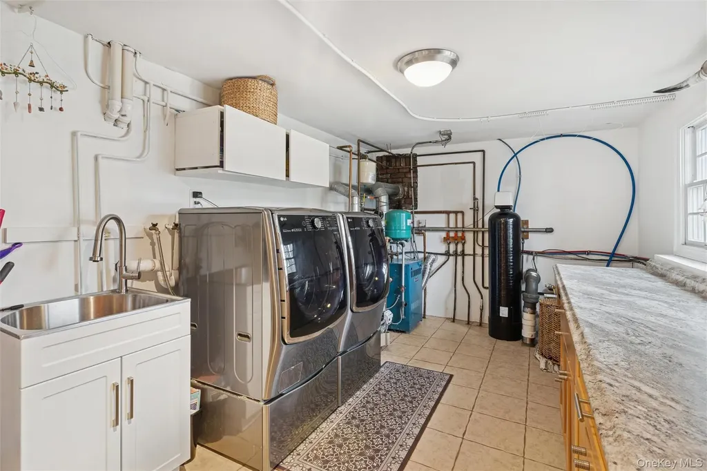 1827 Glenn Lane Merrick NY 11566