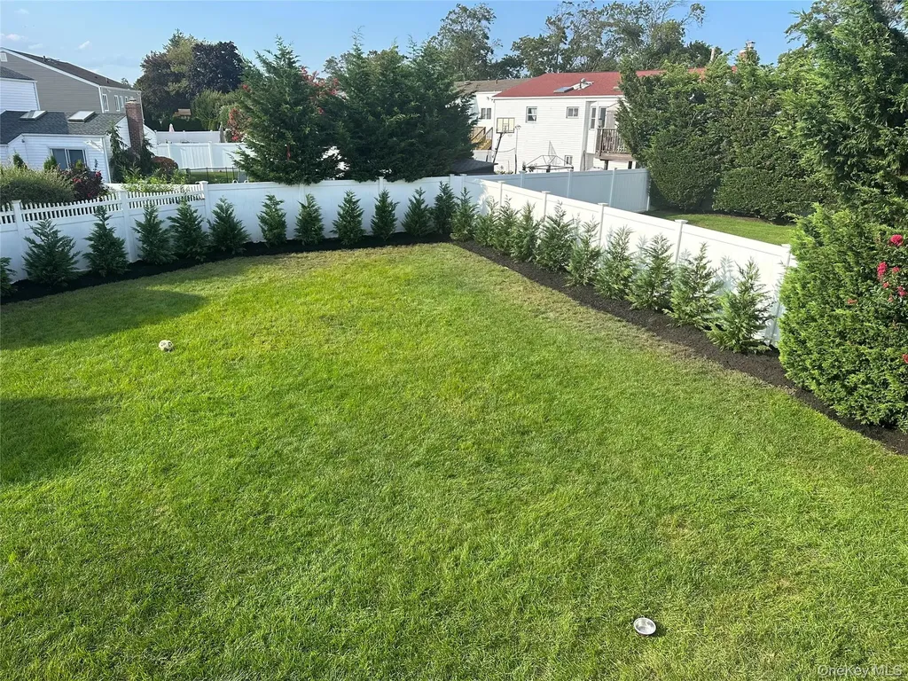 1827 Glenn Lane Merrick NY 11566