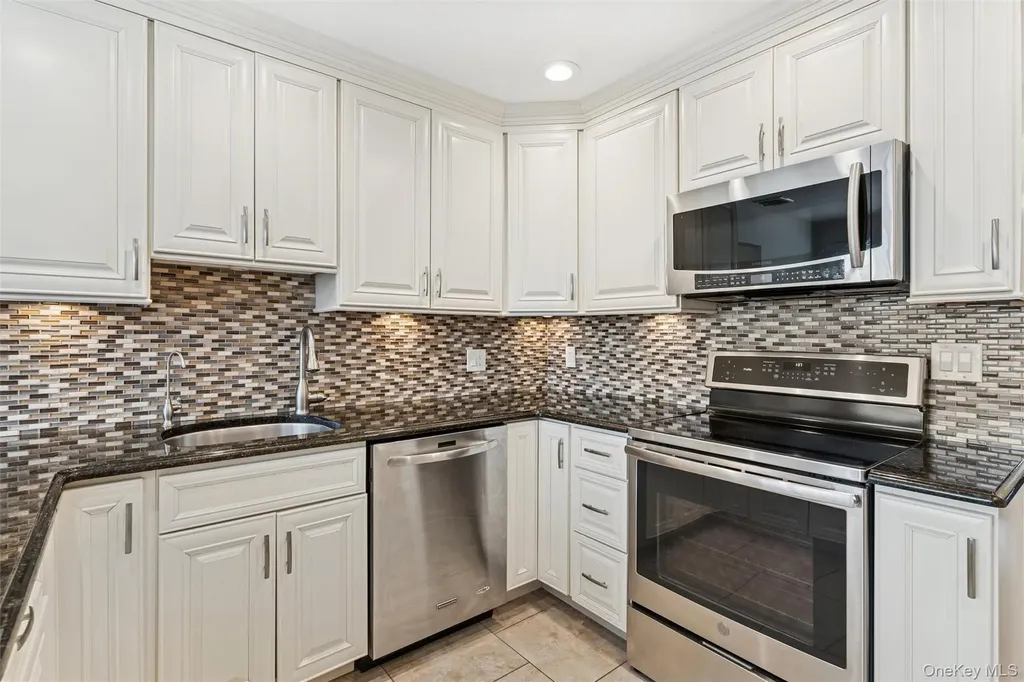 1827 Glenn Lane Merrick NY 11566