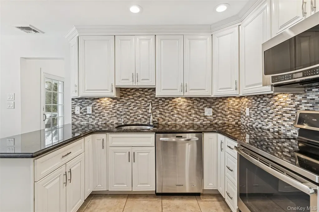 1827 Glenn Lane Merrick NY 11566