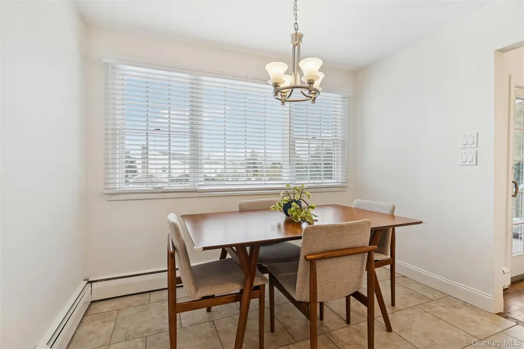 1827 Glenn Lane Merrick NY 11566