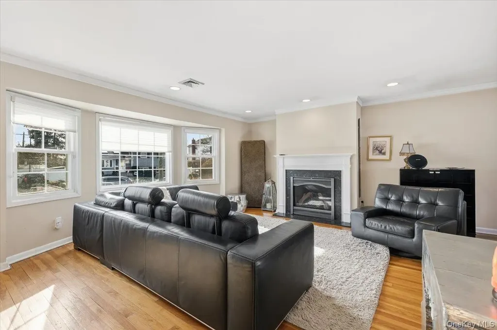 62 Eileen Avenue Plainview NY 11803