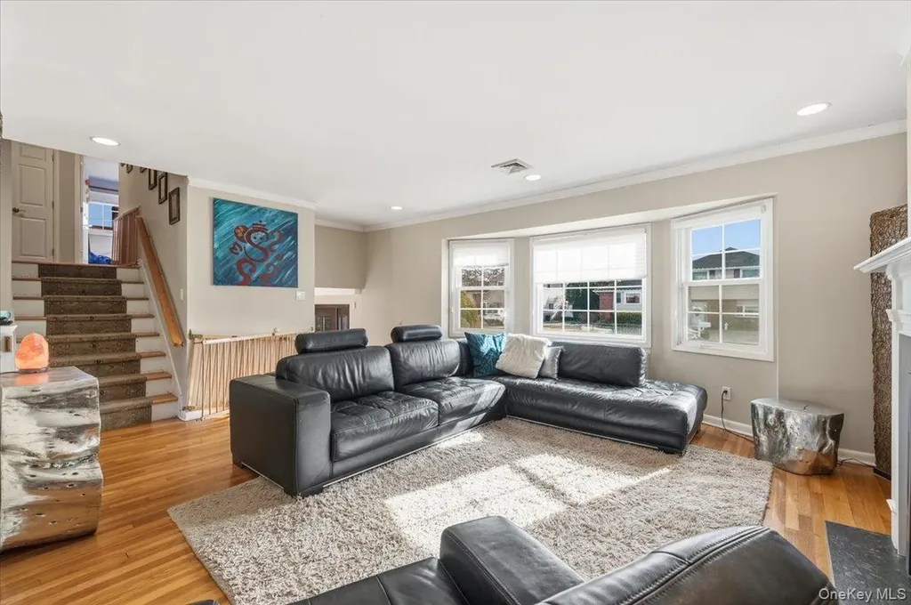 62 Eileen Avenue Plainview NY 11803
