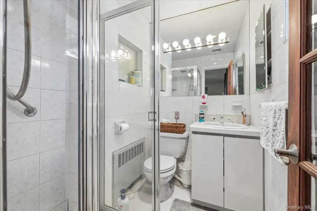 62 Eileen Avenue Plainview NY 11803