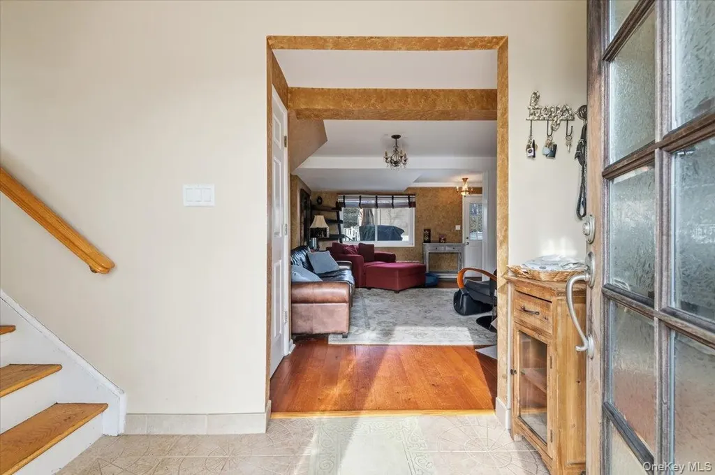 62 Eileen Avenue Plainview NY 11803
