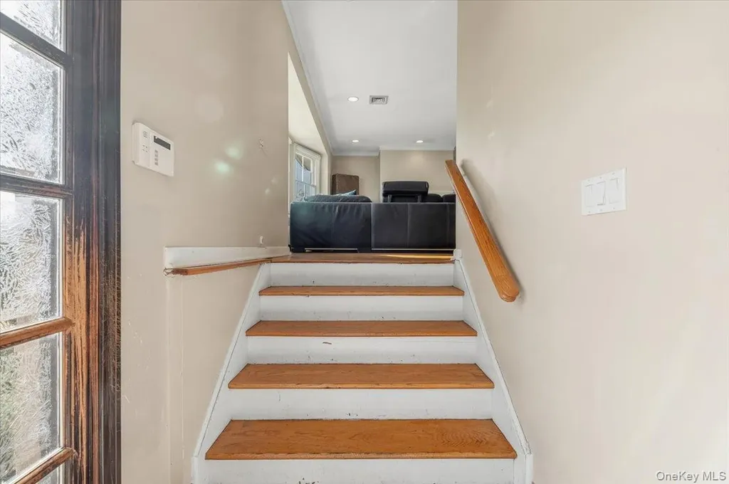 62 Eileen Avenue Plainview NY 11803