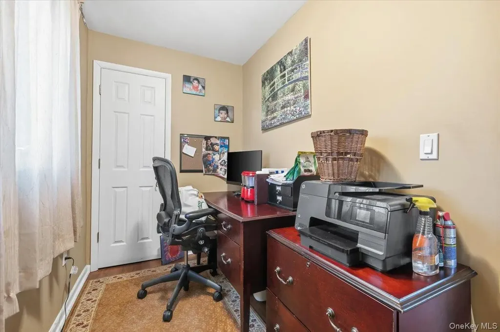 62 Eileen Avenue Plainview NY 11803