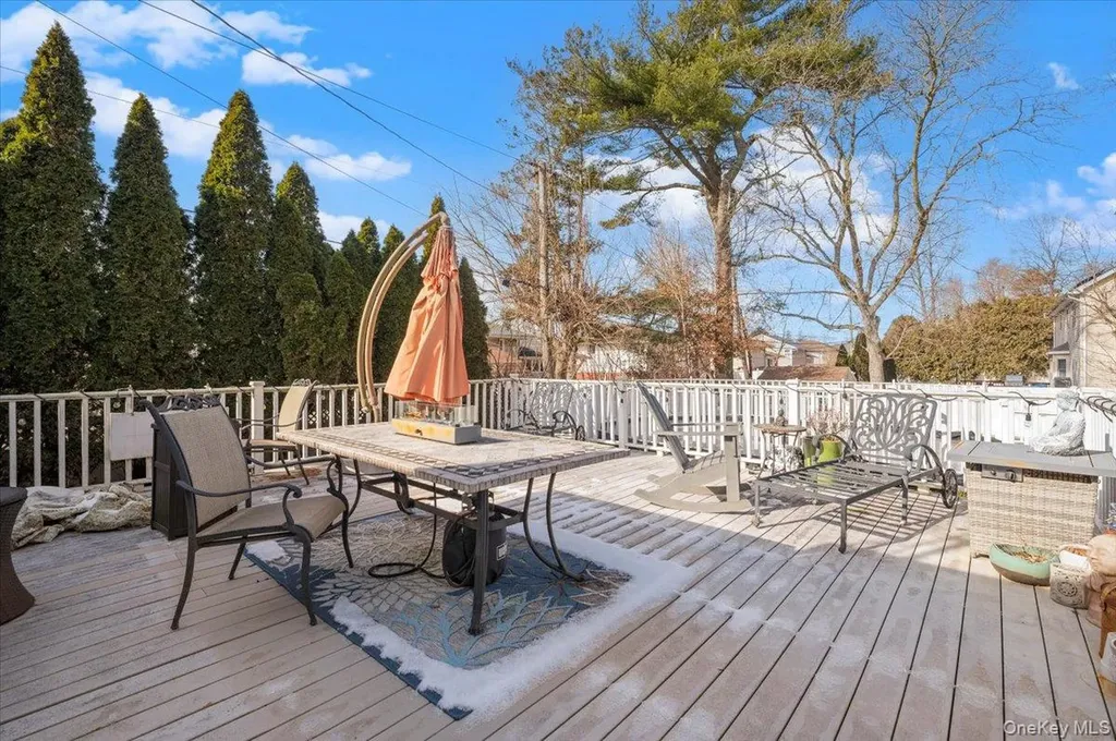 62 Eileen Avenue Plainview NY 11803