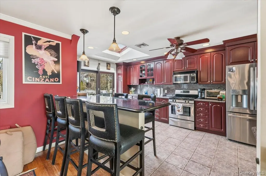 62 Eileen Avenue Plainview NY 11803