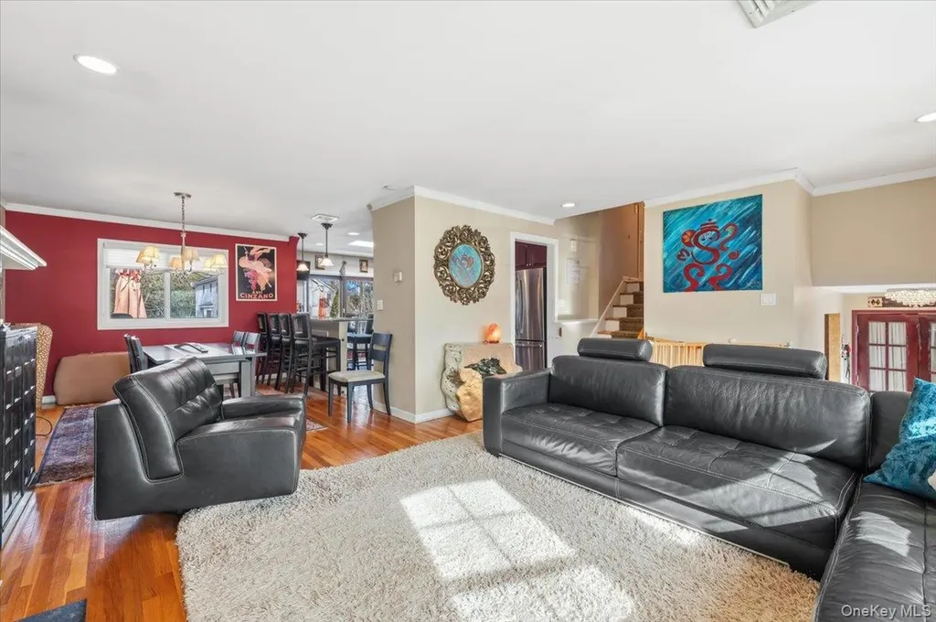 62 Eileen Avenue Plainview NY 11803