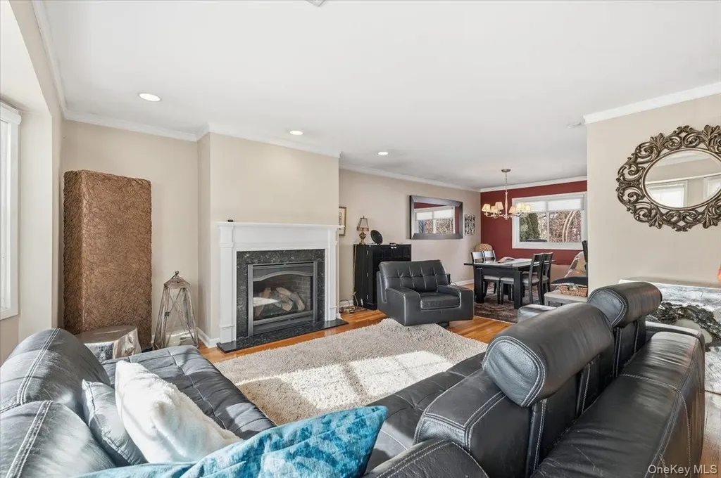 62 Eileen Avenue Plainview NY 11803