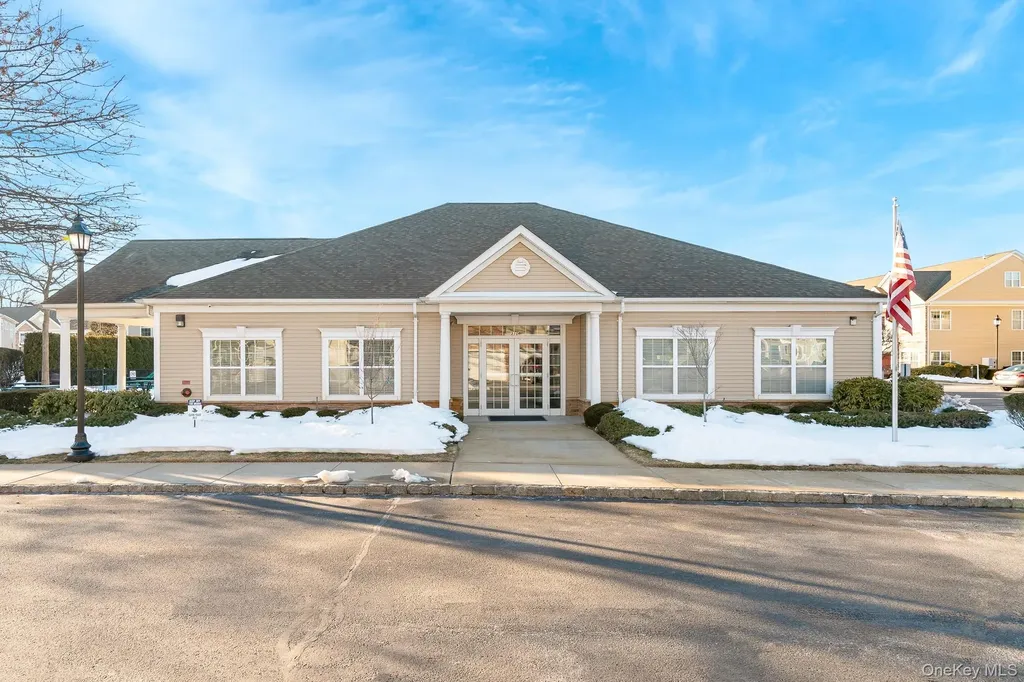 196 Somerset Drive Massapequa NY 11758