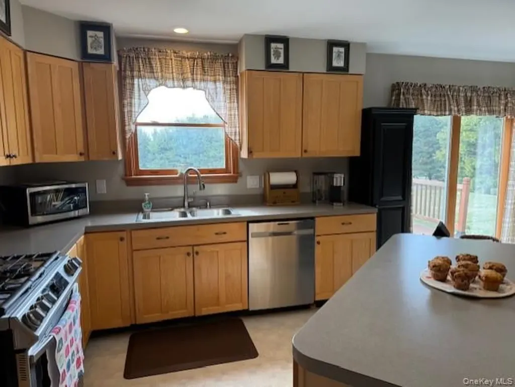 4 Grapevine Place Poughkeepsie NY 12603