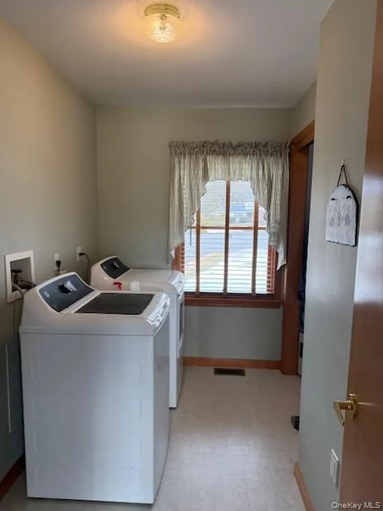 4 Grapevine Place Poughkeepsie NY 12603