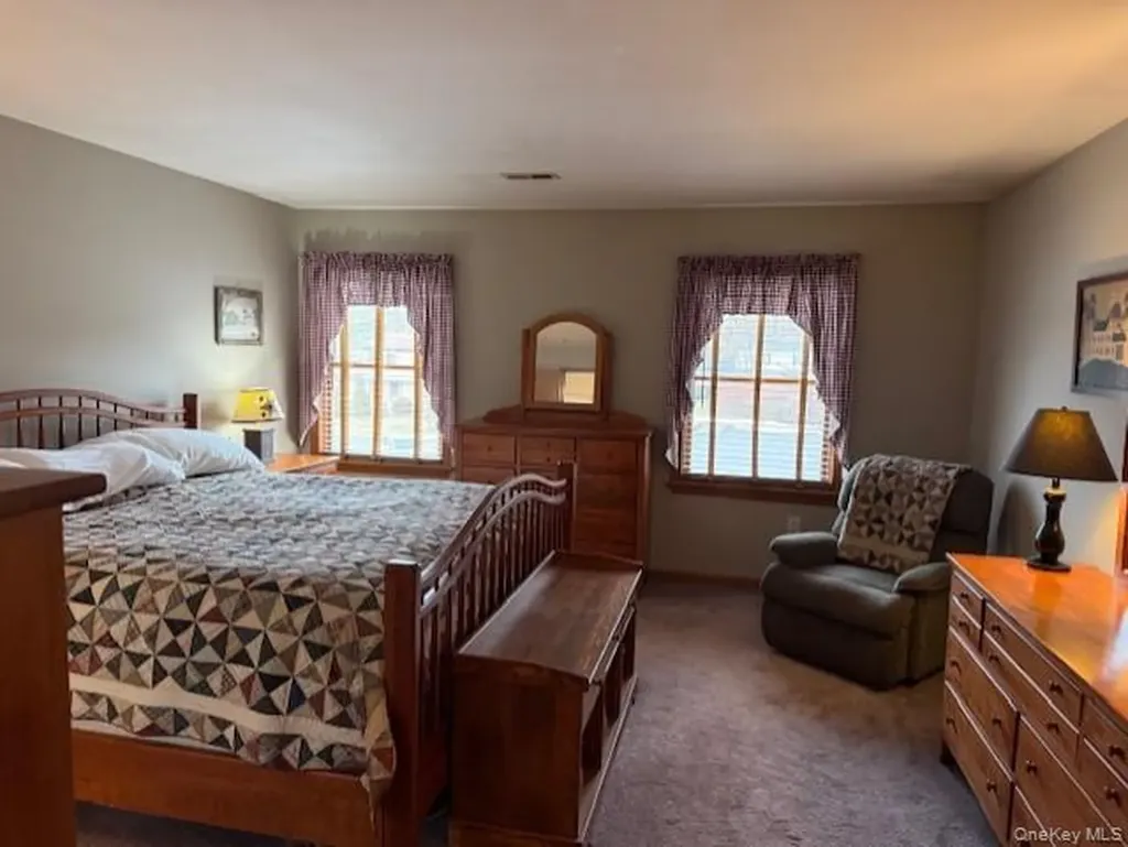 4 Grapevine Place Poughkeepsie NY 12603