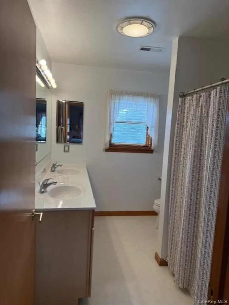 4 Grapevine Place Poughkeepsie NY 12603