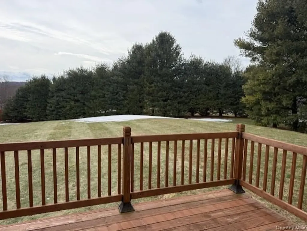 4 Grapevine Place Poughkeepsie NY 12603